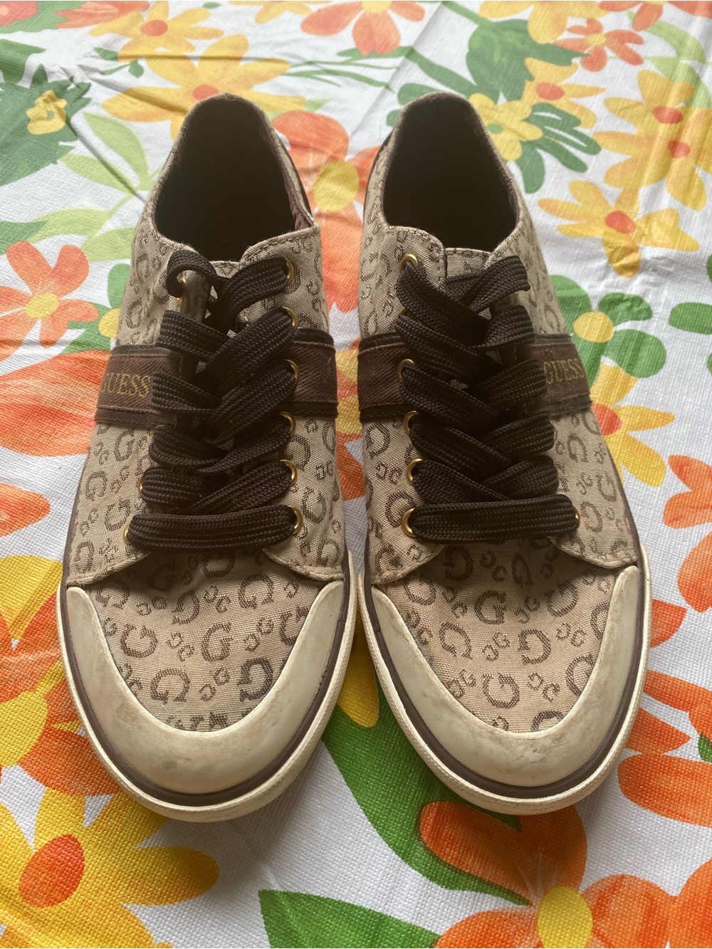 GUESS Beige Monogram Low-Top Sneakers with Dark Brown Accents